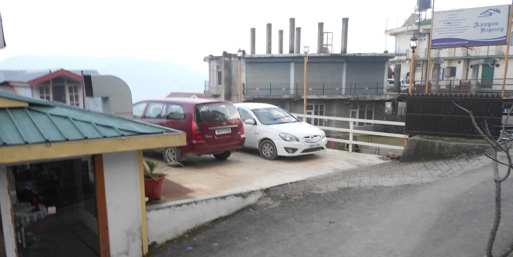 Hotel Aangan Regency Shimla Zewnętrze zdjęcie